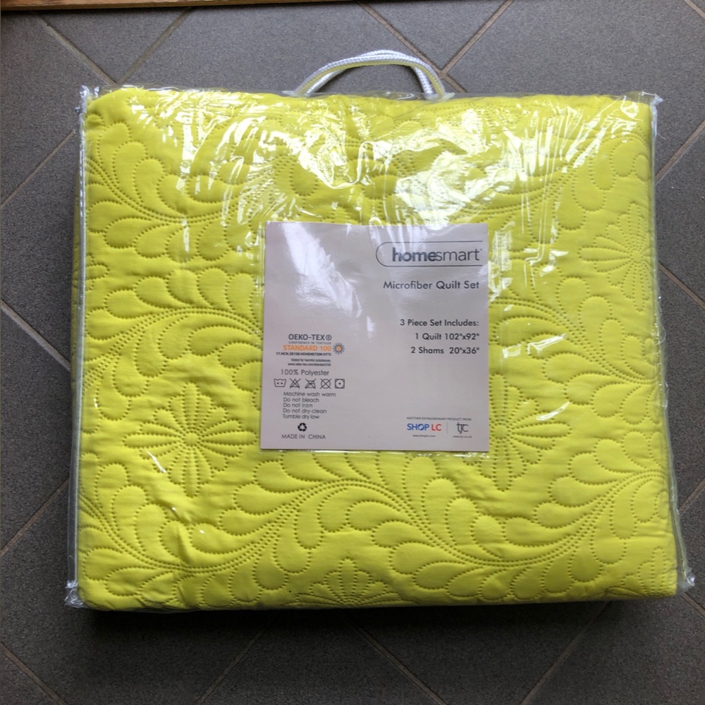 3 Pcs Solid Yellow Quilt Set